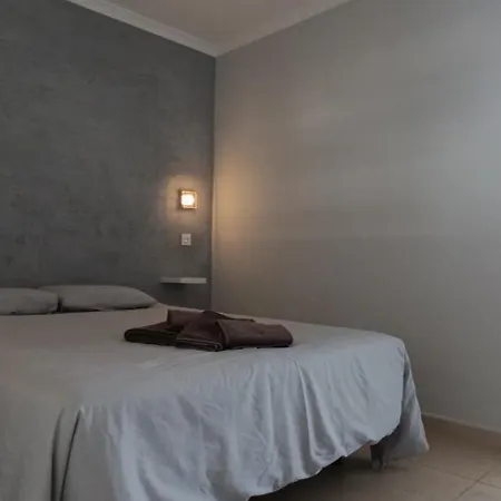 Suite 25 *